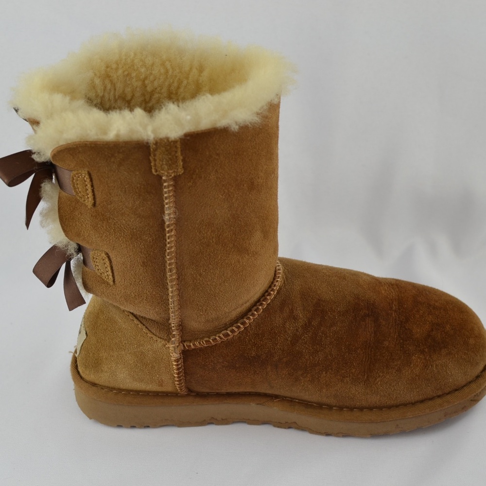 UGG Australia Chestnut Bailey Bow II Size 6